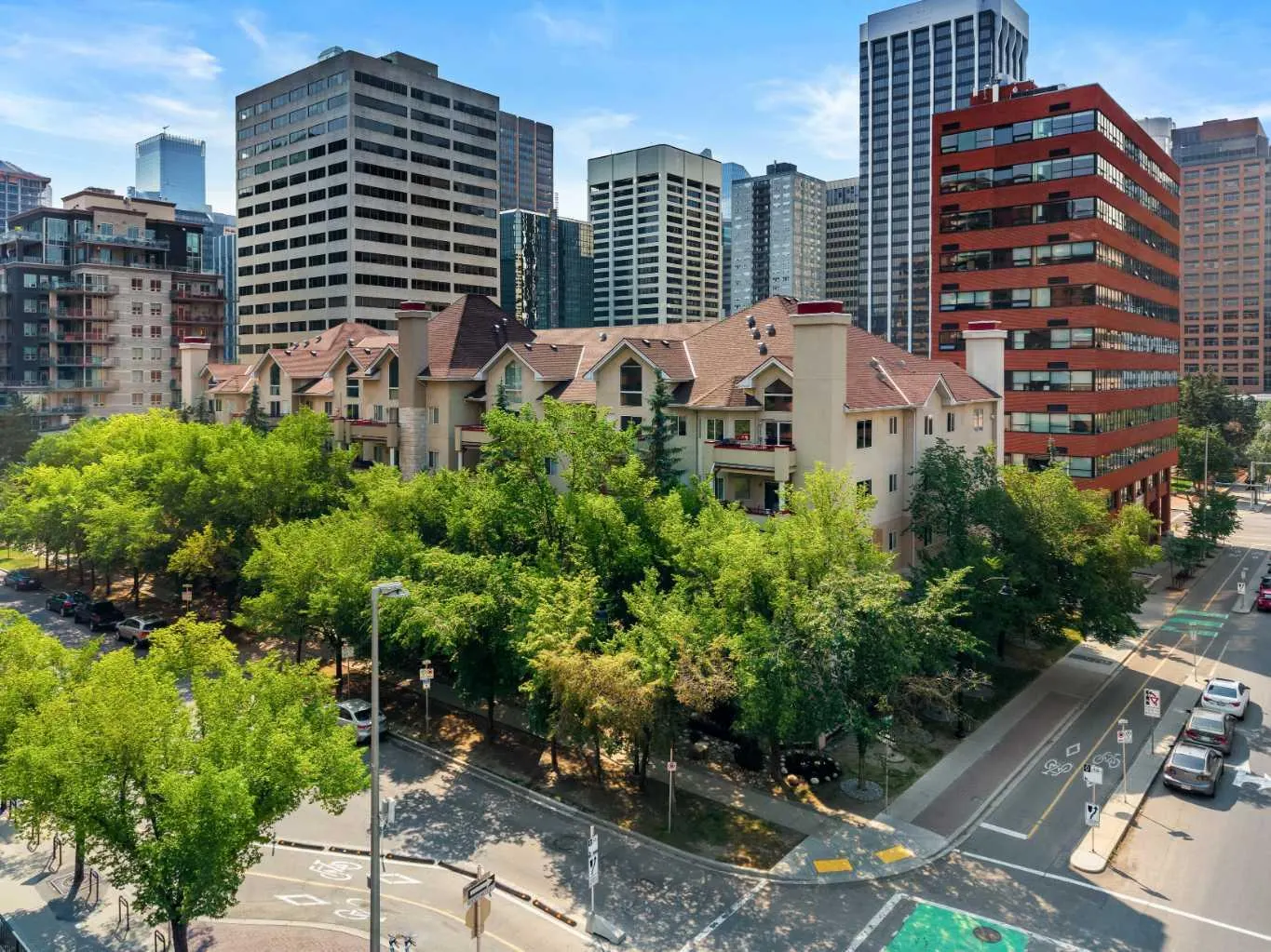 209, 777 3 Avenue SW, Calgary - photo 1