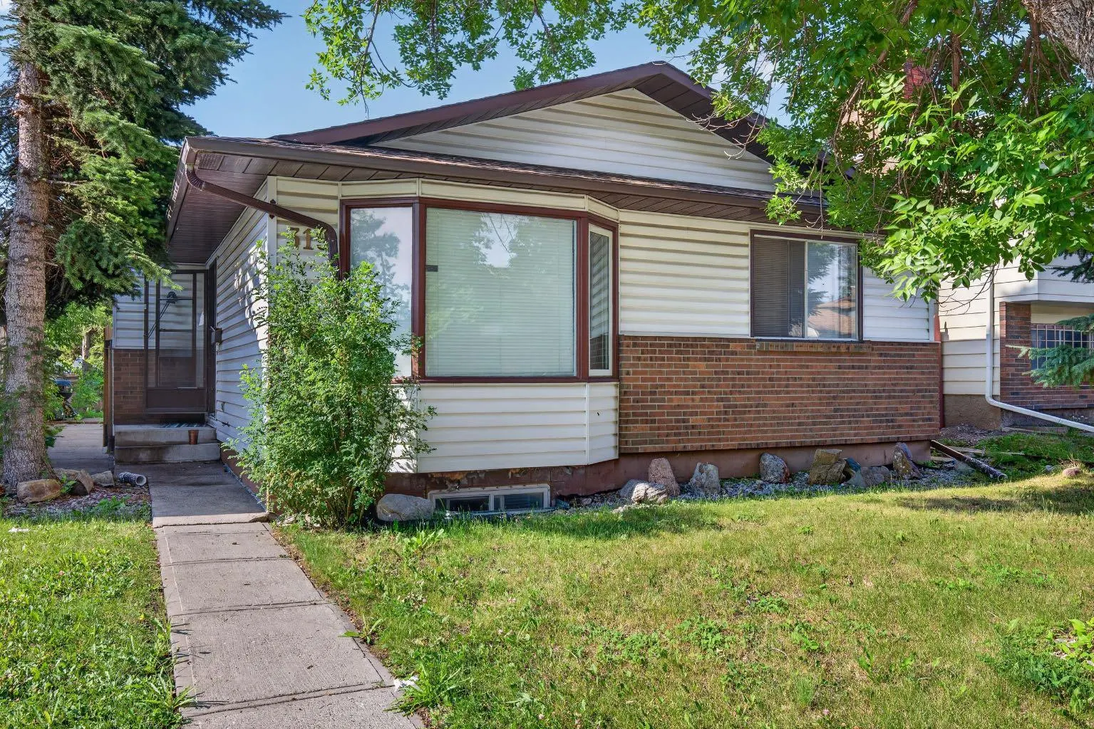 319 Rundlelawn Road NE, Calgary - photo 1