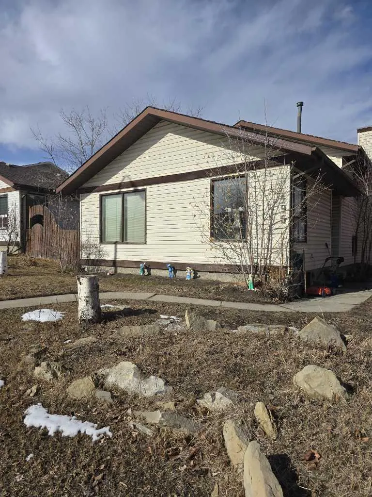 195 Shawglen Road SW, Calgary - photo 1