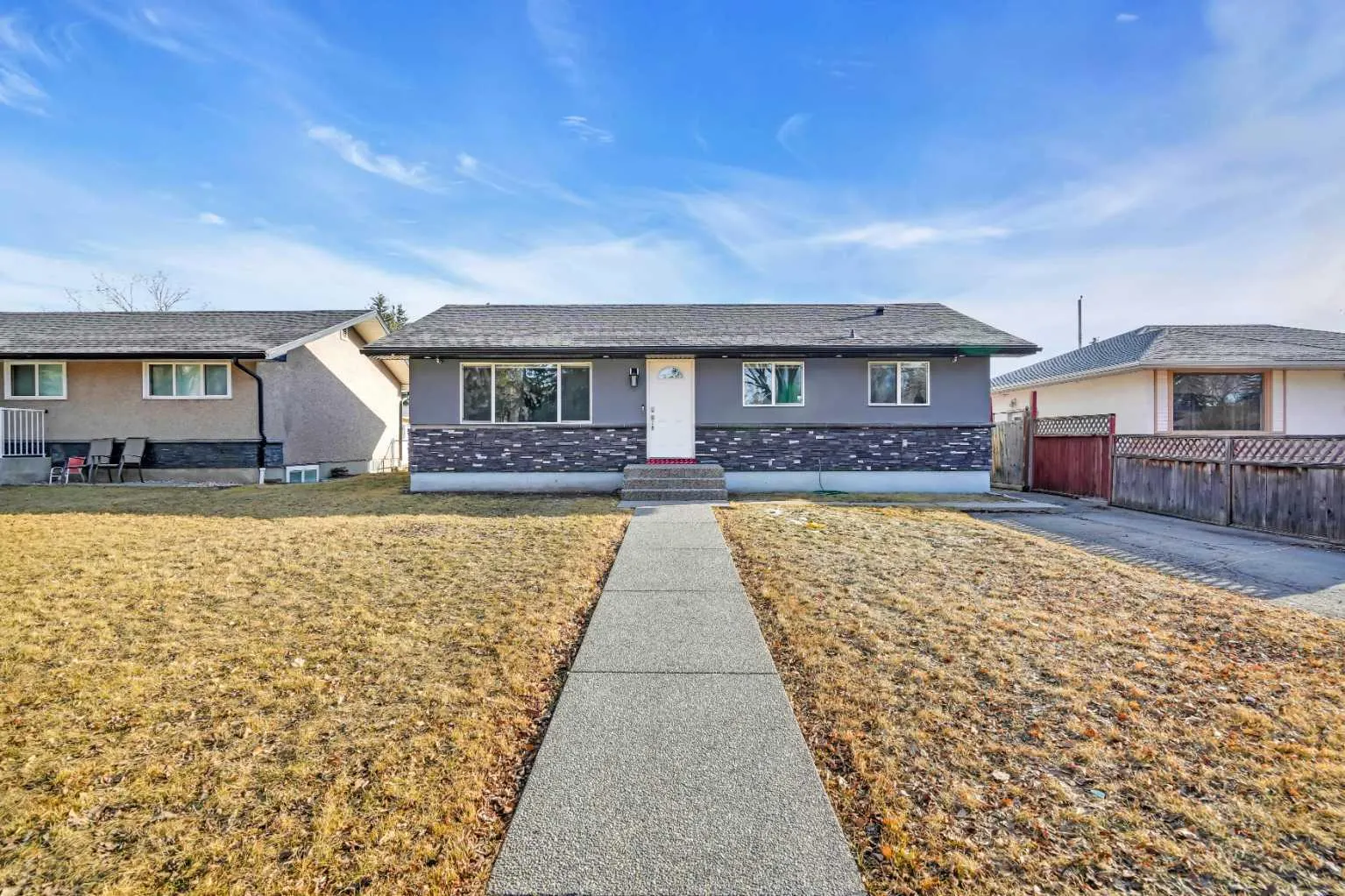 2046 33 Street SE, Calgary - photo 1