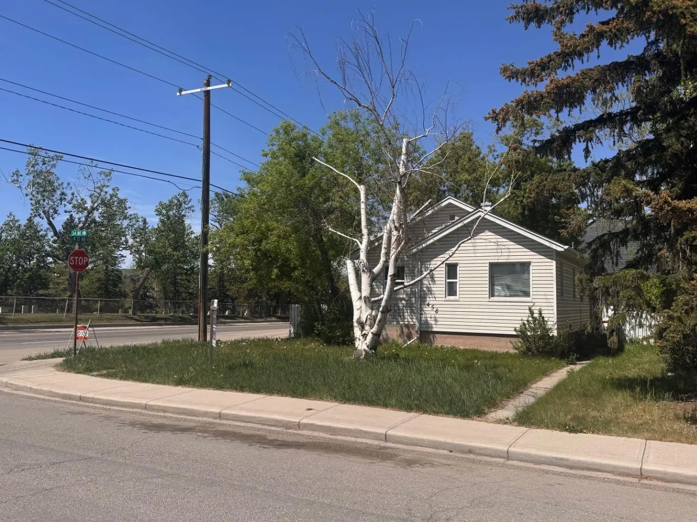 458 34 Avenue NW, Calgary - photo 1
