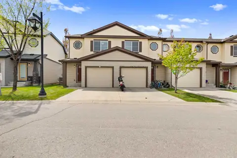 81 Copperpond Landing SE photo 2