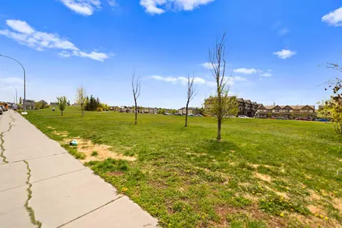 81 Copperpond Landing SE photo 6