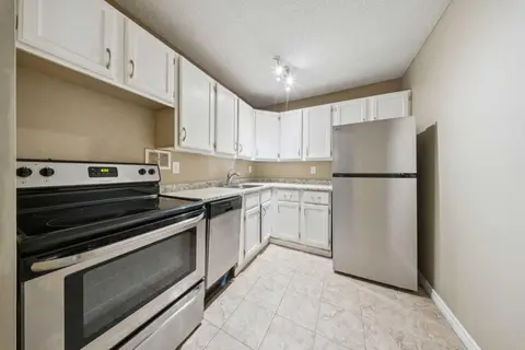 9302, 315 Southampton Drive SW photo 10