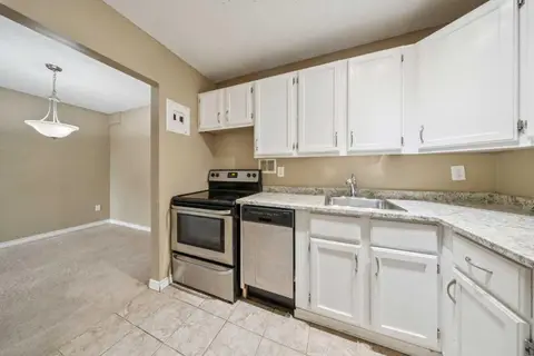 9302, 315 Southampton Drive SW photo 11