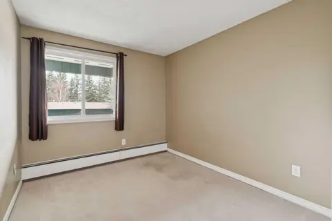 9302, 315 Southampton Drive SW photo 12