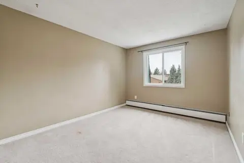 9302, 315 Southampton Drive SW photo 14