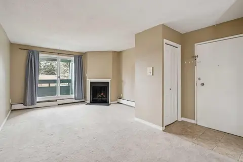 9302, 315 Southampton Drive SW photo 3