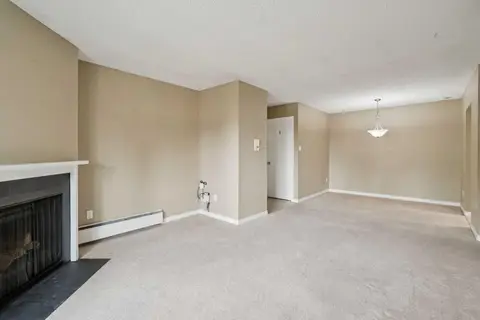 9302, 315 Southampton Drive SW photo 4