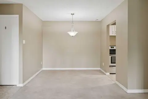 9302, 315 Southampton Drive SW photo 6