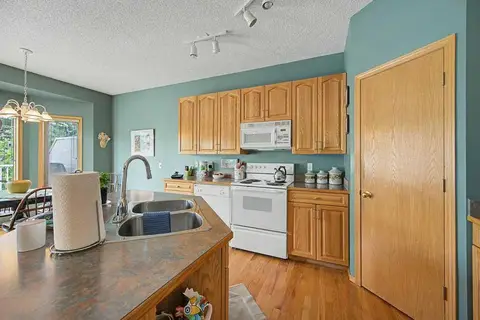 18 Prominence View SW photo 12