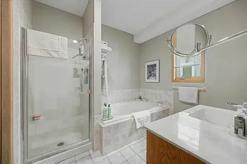 18 Prominence View SW photo 24