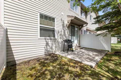 2323 Eversyde Avenue SW photo 29