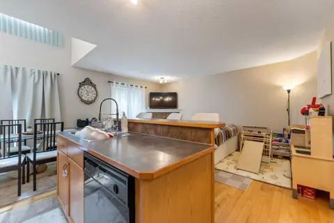 2323 Eversyde Avenue SW photo 9