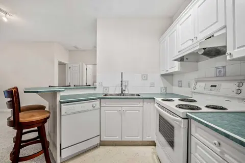 209, 777 3 Avenue SW photo 9