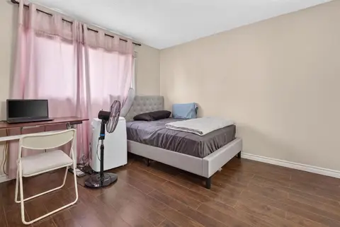 319 Rundlelawn Road NE photo 10