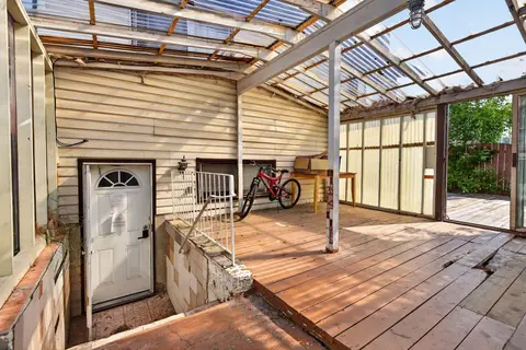 319 Rundlelawn Road NE photo 2
