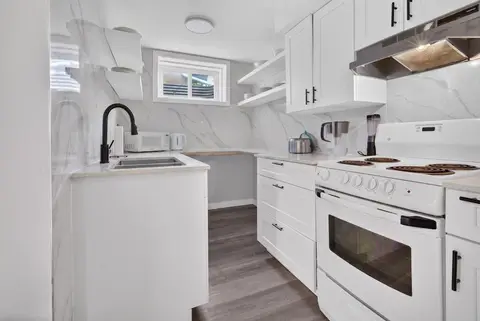 319 Rundlelawn Road NE photo 24