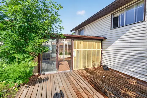 319 Rundlelawn Road NE photo 4