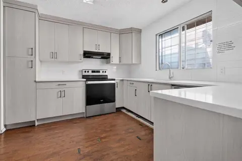 319 Rundlelawn Road NE photo 7