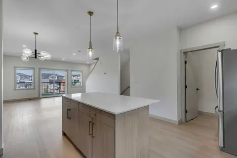 414 Corner Meadows Square NE photo 11