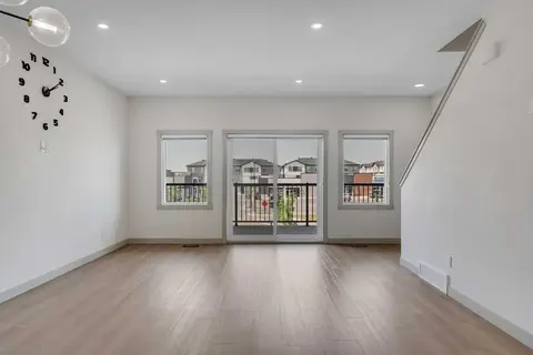 414 Corner Meadows Square NE photo 2