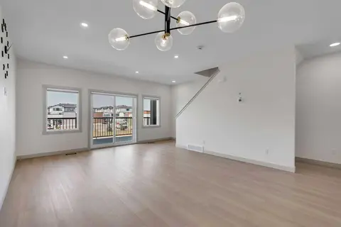 414 Corner Meadows Square NE photo 4