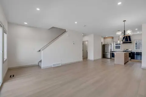 414 Corner Meadows Square NE photo 5