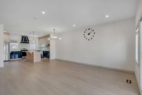 414 Corner Meadows Square NE photo 6