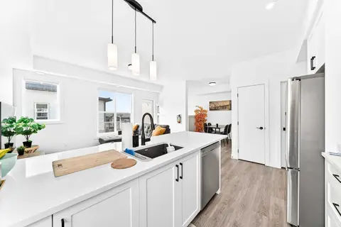 129, 2117 81 Street SW photo 13