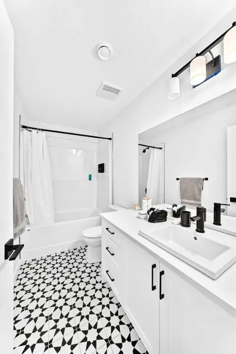 129, 2117 81 Street SW photo 22
