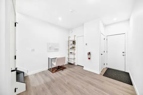 129, 2117 81 Street SW photo 4