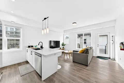 129, 2117 81 Street SW photo 8