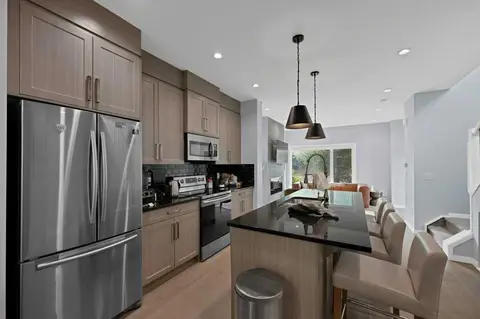 3306 2 Street NE photo 21
