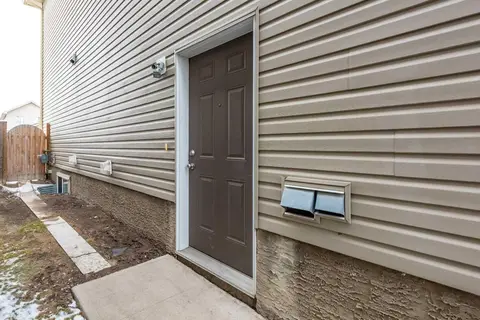 422 Taralake Way NE photo 8