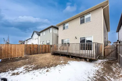 422 Taralake Way NE photo 9