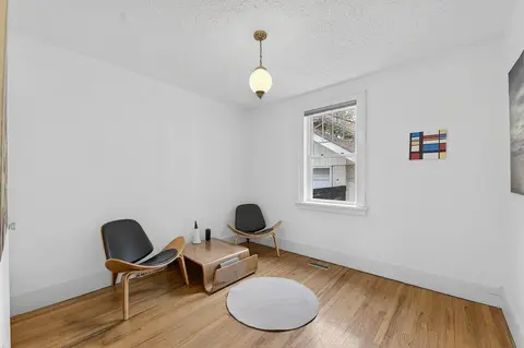 924 7A Street NW photo 9