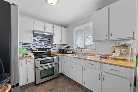 224 Faldale Close NE photo 12