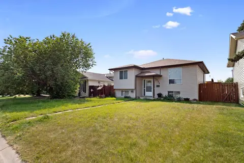 224 Faldale Close NE photo 2