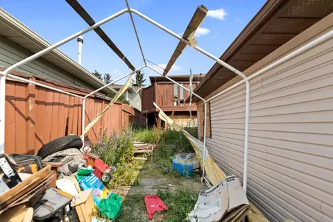 224 Faldale Close NE photo 29