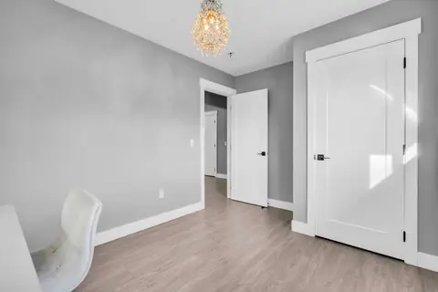 2046 33 Street SE photo 20
