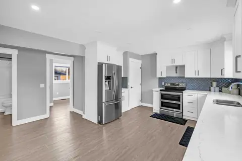 2046 33 Street SE photo 22