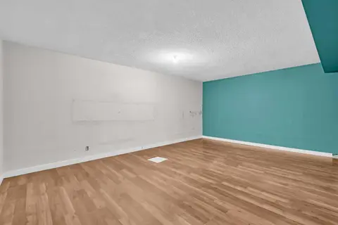 2046 33 Street SE photo 27