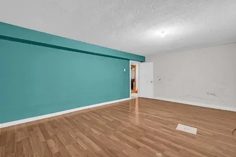2046 33 Street SE photo 28