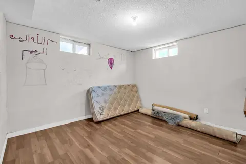 2046 33 Street SE photo 31