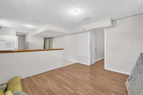 2046 33 Street SE photo 32