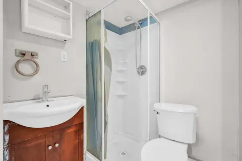 2046 33 Street SE photo 33