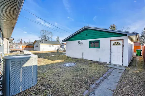 2046 33 Street SE photo 5