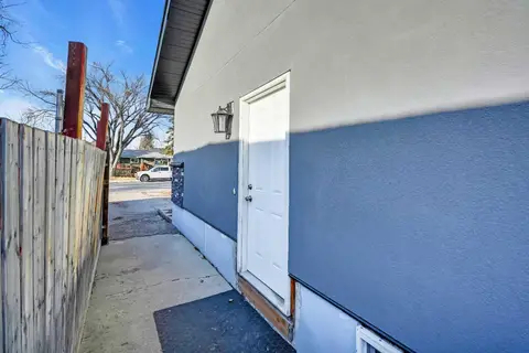 2046 33 Street SE photo 6