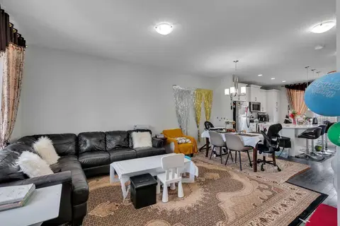 552 Redstone Drive NE photo 2
